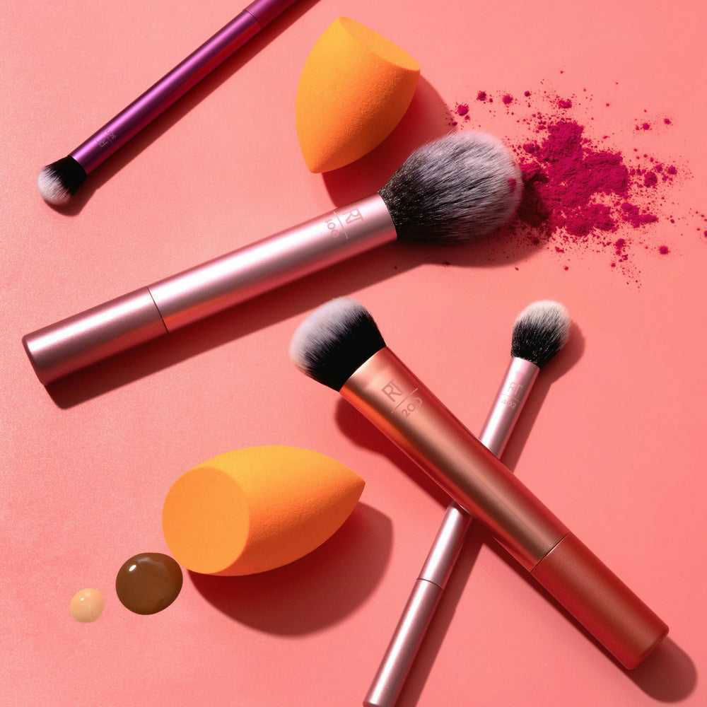 Real Techniques Everyday Essentials Makeup Brush Set with Bonus Miracle Complexion Sponge - THE BEAUTY HEAVEN